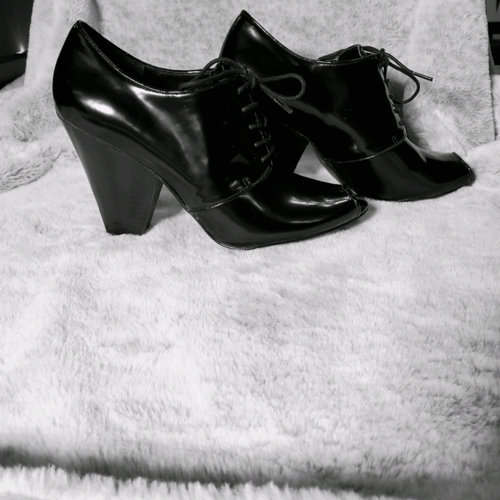 💎BCBGIRLS Dolly High Heel Bootie💎